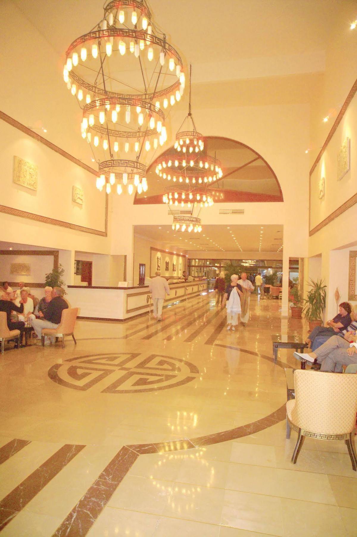 Cesars Side Hotel Exterior photo