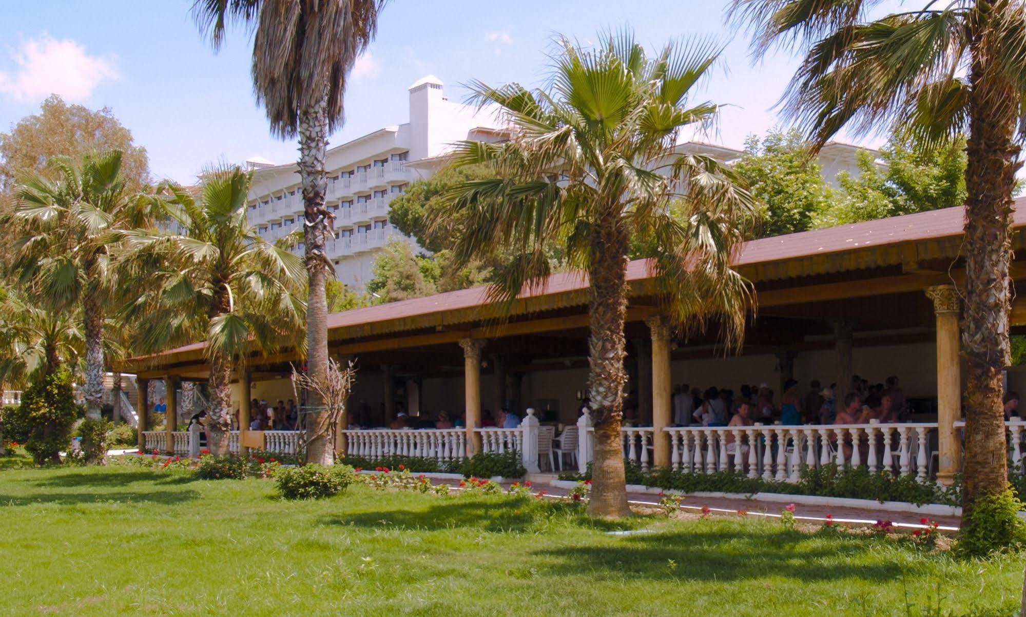 Cesars Side Hotel Exterior photo
